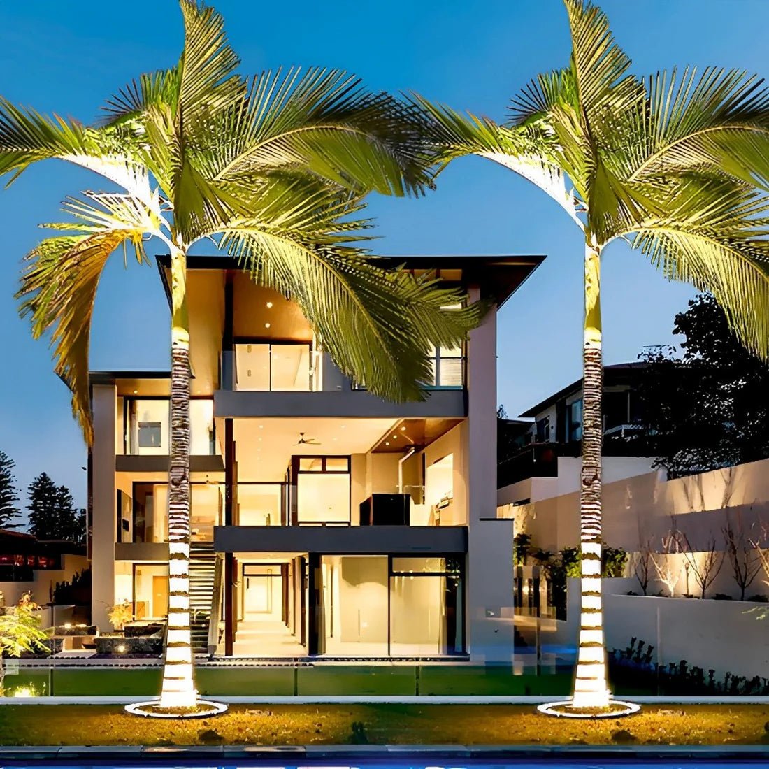 Creating Dreamlike Nightscapes in California and Florida Estates: High-Quality Outdoor Waterproof LED Spotlights Illuminate Romantic Moments - Flyachilles
