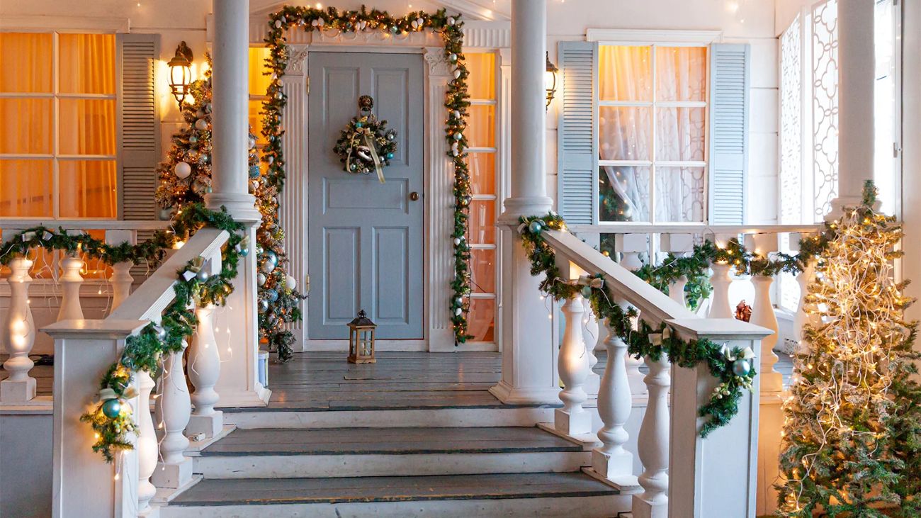 How to Decorate Porch Lights For Christmas: The Ultimate Guide - Flyachilles