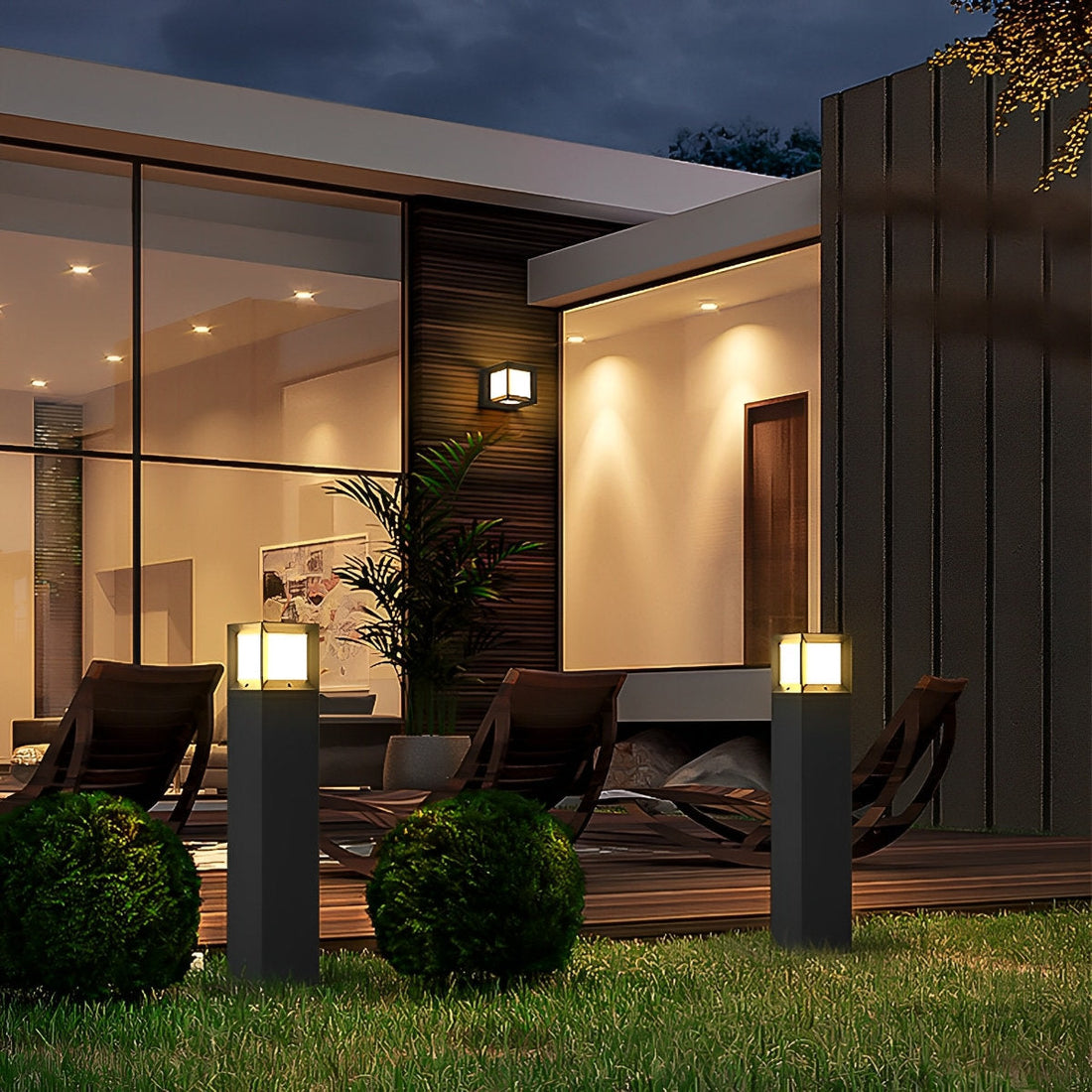Solar Waterproof High Pole Metal Decorative Outdoor Gate CFL Light - Flyachilles